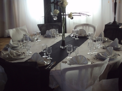 Location de tables, tables de buffets, tables de concert